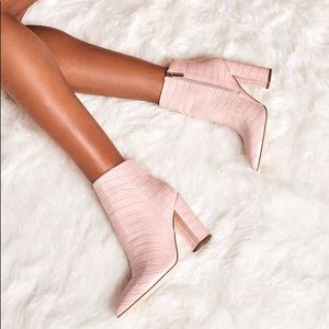 Block heel bootie